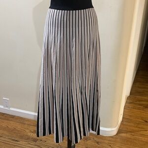 New no tags Beige Striped Black and White Pleated Skirt size XL
